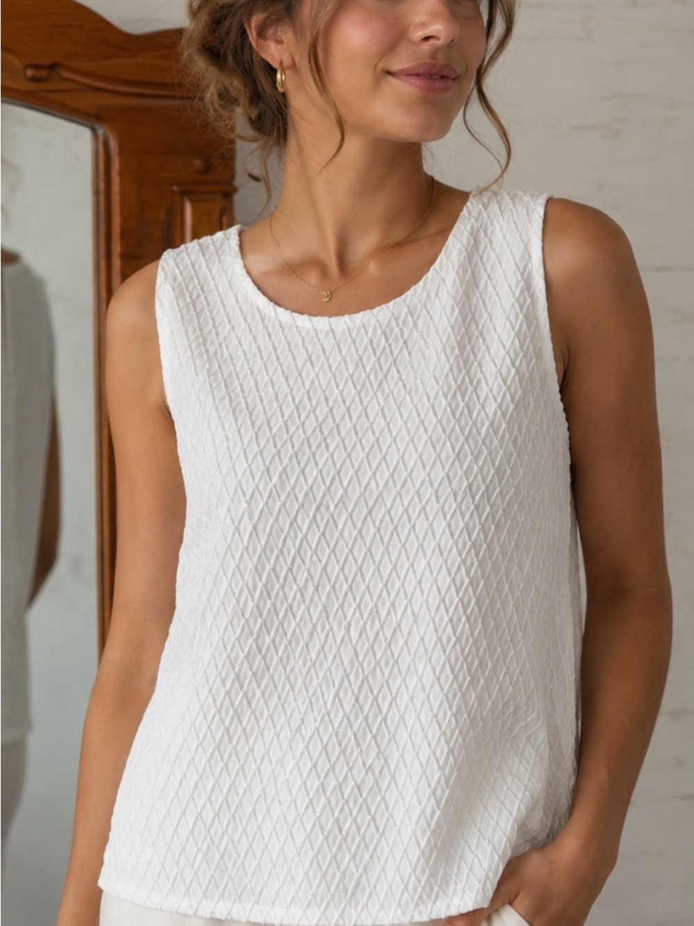 NICOLA White Textured Sleeveless Tank Top